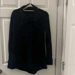 Lululemon Athletica Black vinyasa sweatshirt size 4 like new
